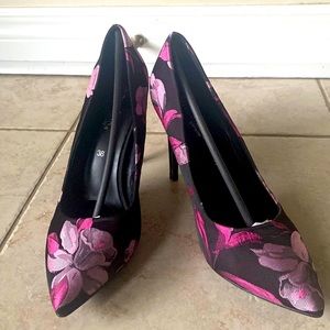Brand new in box Patrizia floral black pink heels pump size 8